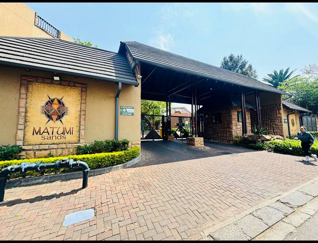 2 BEDROOM FLAT FOR SALE IN PINESLOPES